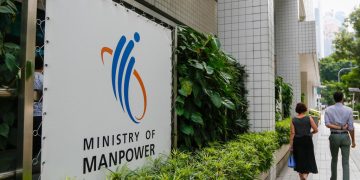 Average salary in Singapore rises to S$6434