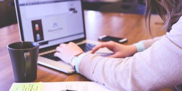 SMBs are turning to AI to solve their problems – but many are still cautious to go all-in