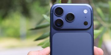 Hardcore iPhone 17 Pro teardown explains ‘scratchgate’ with microscopes and science