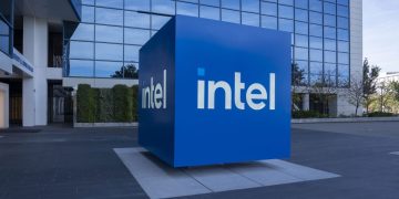 Intel’s chief executive of products departs among other leadership changes