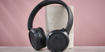I tried JBL’s ultra-cheap on-ear headphones and I’d happily recommend them – if it wasn’t for this one problem