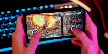 What Is a High Refresh Rate? Explaining 120 Hz on Phones, TVs, and Monitors