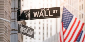 Wall Street Slips on Valuation Concerns