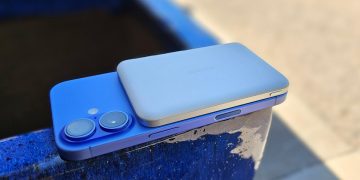 Our favorite slim MagSafe power bank is down to a new low