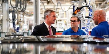 Jaguar Land Rover to pause production until next week – at least 