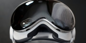 Apple shifts priorities from lighter Apple Vision Pro to smart glasses