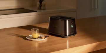 100 years after pop-up toasters debuted, Breville might finally have improved on the original design with the high-tech – and pricey – Eye Q