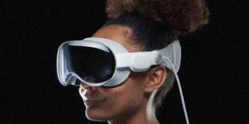 The Vision Pro Was An Expensive Misstep. Now Apple Has to Catch Up With Smart Glasses