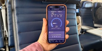 I tried United’s new Starlink Wi-Fi, and it feels like the internet finally reached the sky