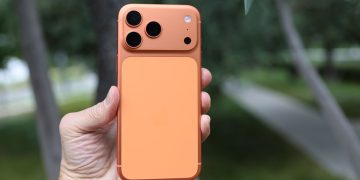 It’s official – the iPhone 17 Pro Max is a battery life king, but the iPhone 17 lags behind its Samsung and Google rivals