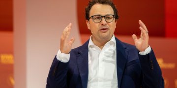 Anthropic plans to open India office, eyes tie-up with billionaire Ambani