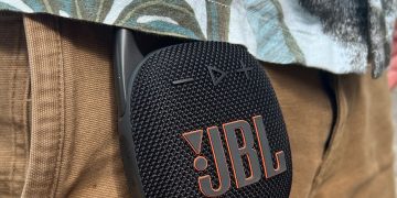 JBL’s Rad Clip-On Bluetooth Speaker Is $20 Off