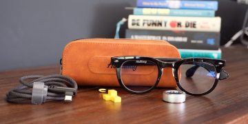 Ambitious smart glasses with frustrating flaws