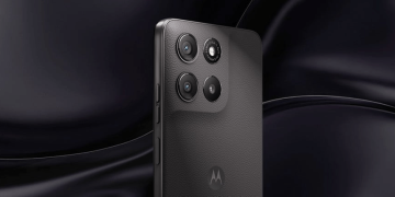 Motorola Moto G100 Launches With 7,000mAh Battery, Snapdragon 7 Chip, and Android 15