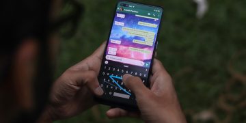 Android spyware pretends to be Signal or ToTok update to fool victims – here’s how to stay safe