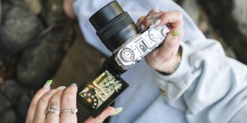 Looking for a travel camera? Make sure it these 9 useful features before you buy