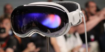 If Apple gives up making a cheaper Vision Pro, its $3,500 headset could be doomed