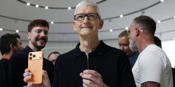 Apple CEO sends signal on crucial China moment