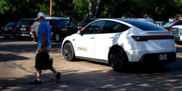 A New Road Safety Group Targets Self-Driving Cars