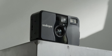 This new point-and-shoot film compact with autofocus reminds me of my classic Olympus Mju – and I’m totally in for the pre-orders