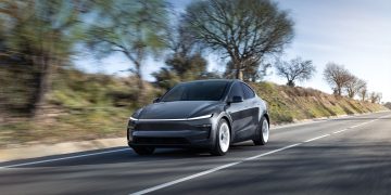 Elon Musk says Tesla is “almost ready” to allow texting when behind the wheel with its Full Self-Driving system