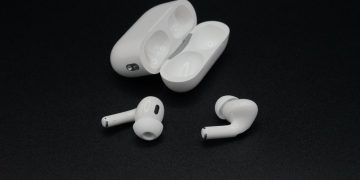 AirPods Pro 3, AirPods Pro 2, & AirPods 4 receive new firmware update