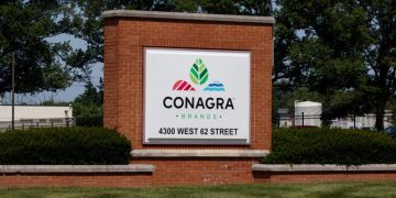 Wall Street’s Most Accurate Analysts Weigh In On 3 Defensive Stocks With Over 5% Dividend Yields – General Mills (NYSE:GIS), Conagra Brands (NYSE:CAG)