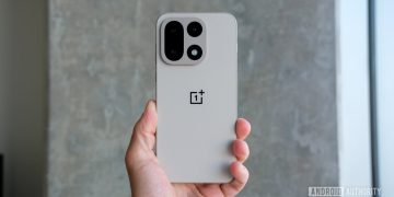 OnePlus 15 unboxed: A look at the flagship before launch