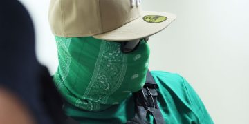 FBI Warns of Criminals Posing as ICE, Urges Agents to ID Themselves