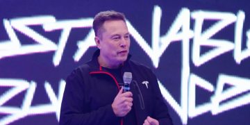 Elon Musk says Tesla owners can ‘text and drive’ very soon
