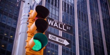 Wall Street Rises on Shutdown Deal