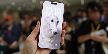 Should I look for Black Friday smartphone deals today or wait for what’s coming tomorrow? I’ve previewed the future, here’s what I’d wait for